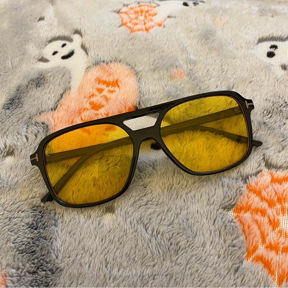 Black and Yellow Aviator Sunglasses
